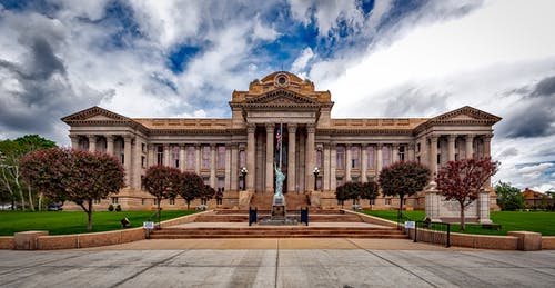 courthouse-steps